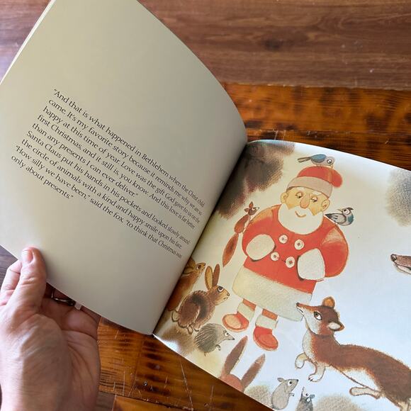 Vintage 1991 Santa's Favorite Story Paperback Book - Picture 4 of 6